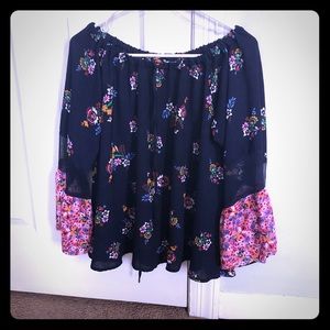 Super cute floral top size M or 8